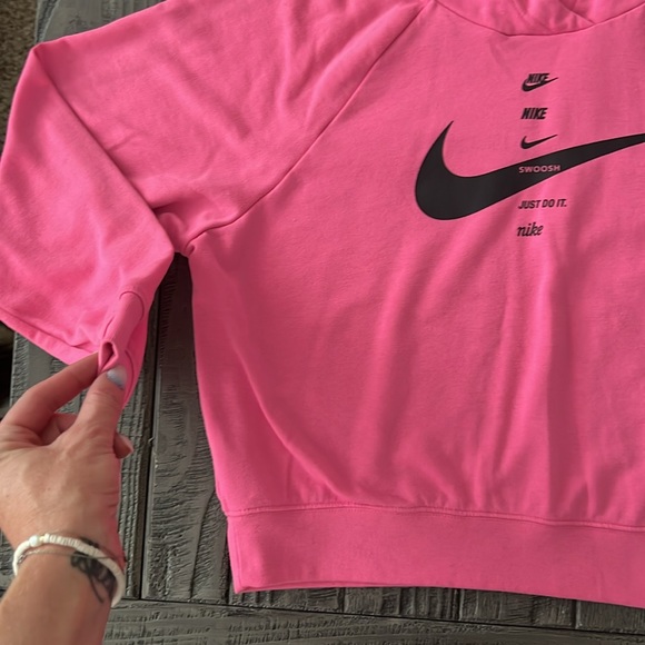 Nike Oversized and Hooded Cropped Sweatshirt - Picture 3 of 4